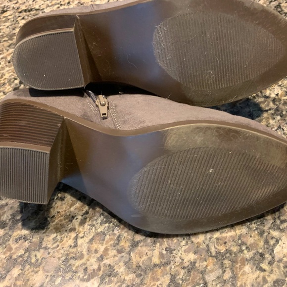 Gray ankle boots - Picture 2 of 3